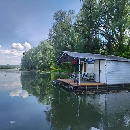 Splav Ljubavno Ostrvo